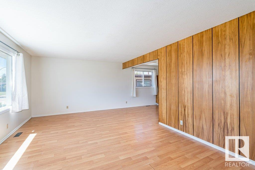 9508 147 AV NW