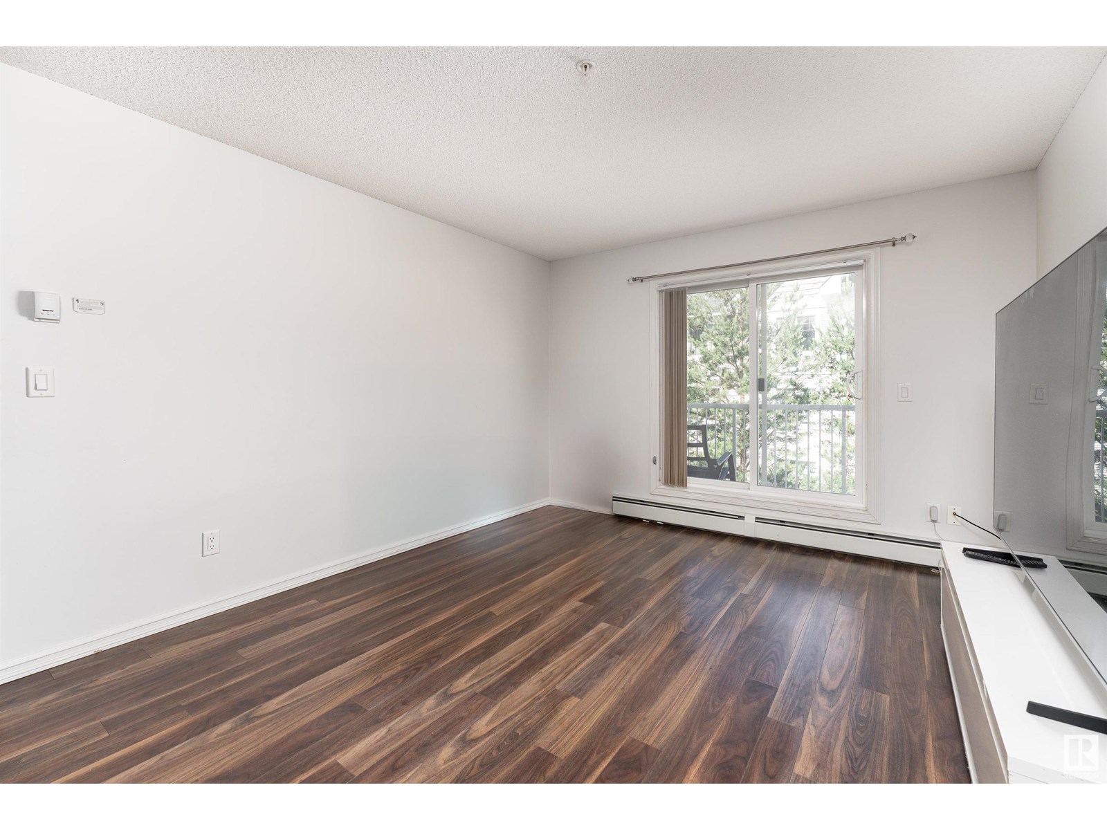 #303 2208 44 AV NW