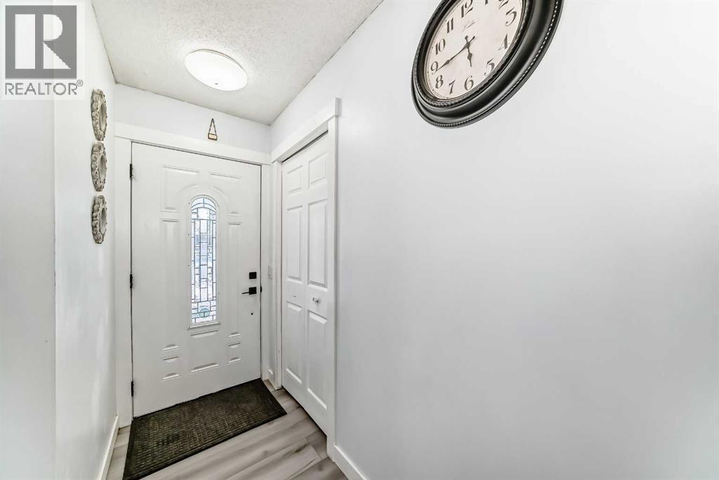 584 Whiteridge Way NE