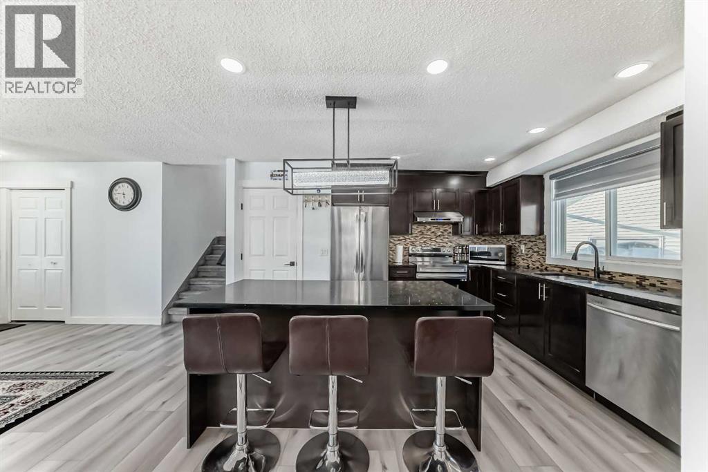 584 Whiteridge Way NE