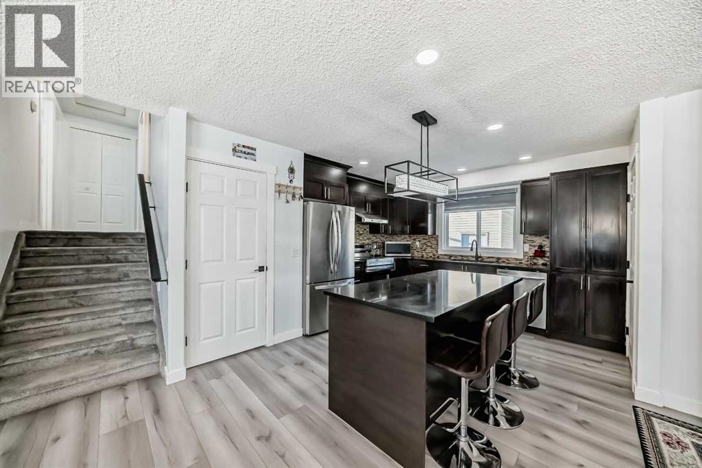 584 Whiteridge Way NE