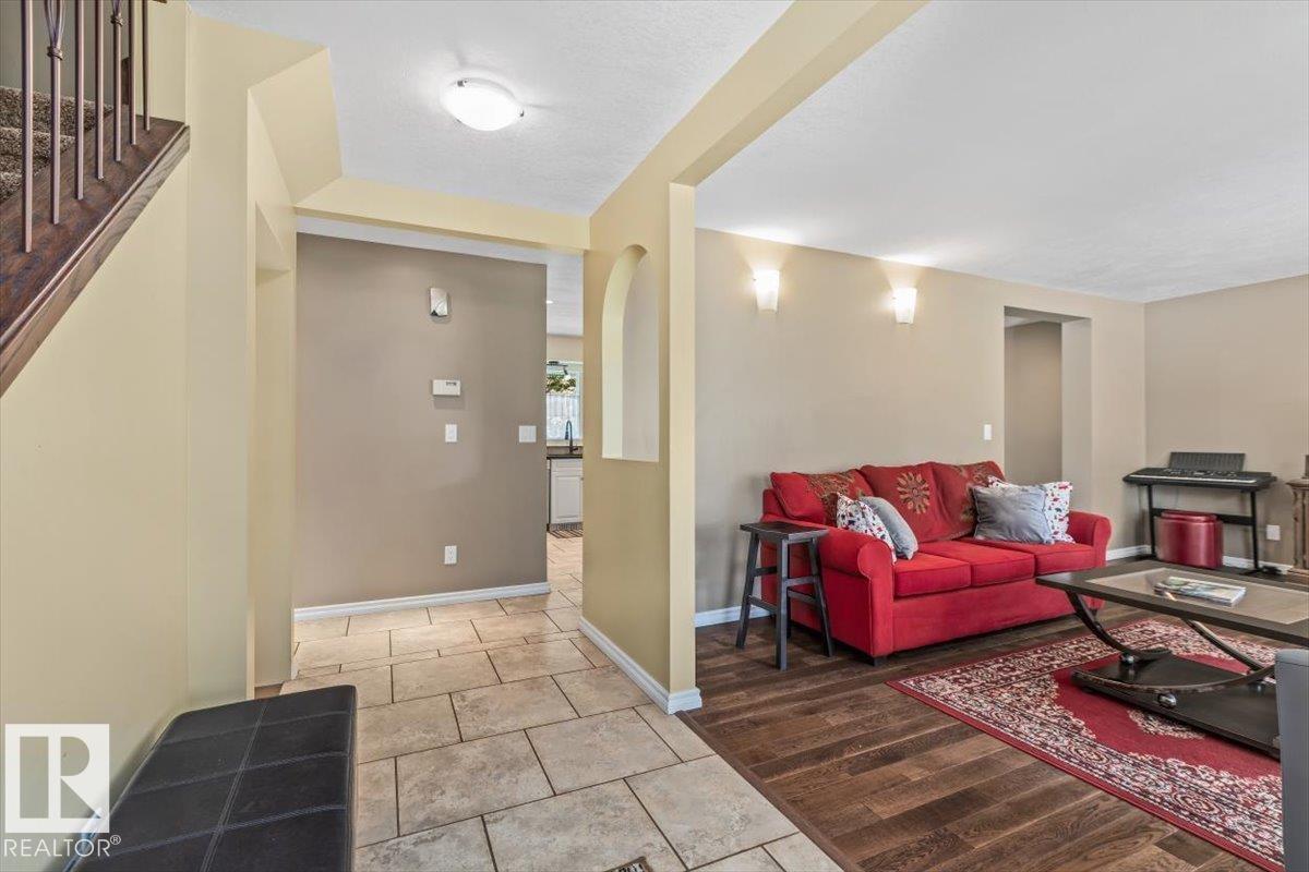 13 LLOYD PL