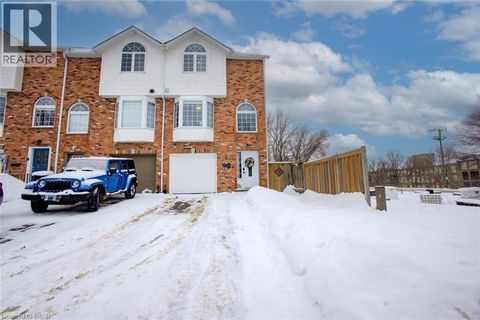 2 WINSTON Boulevard Cambridge ON N3C1L4