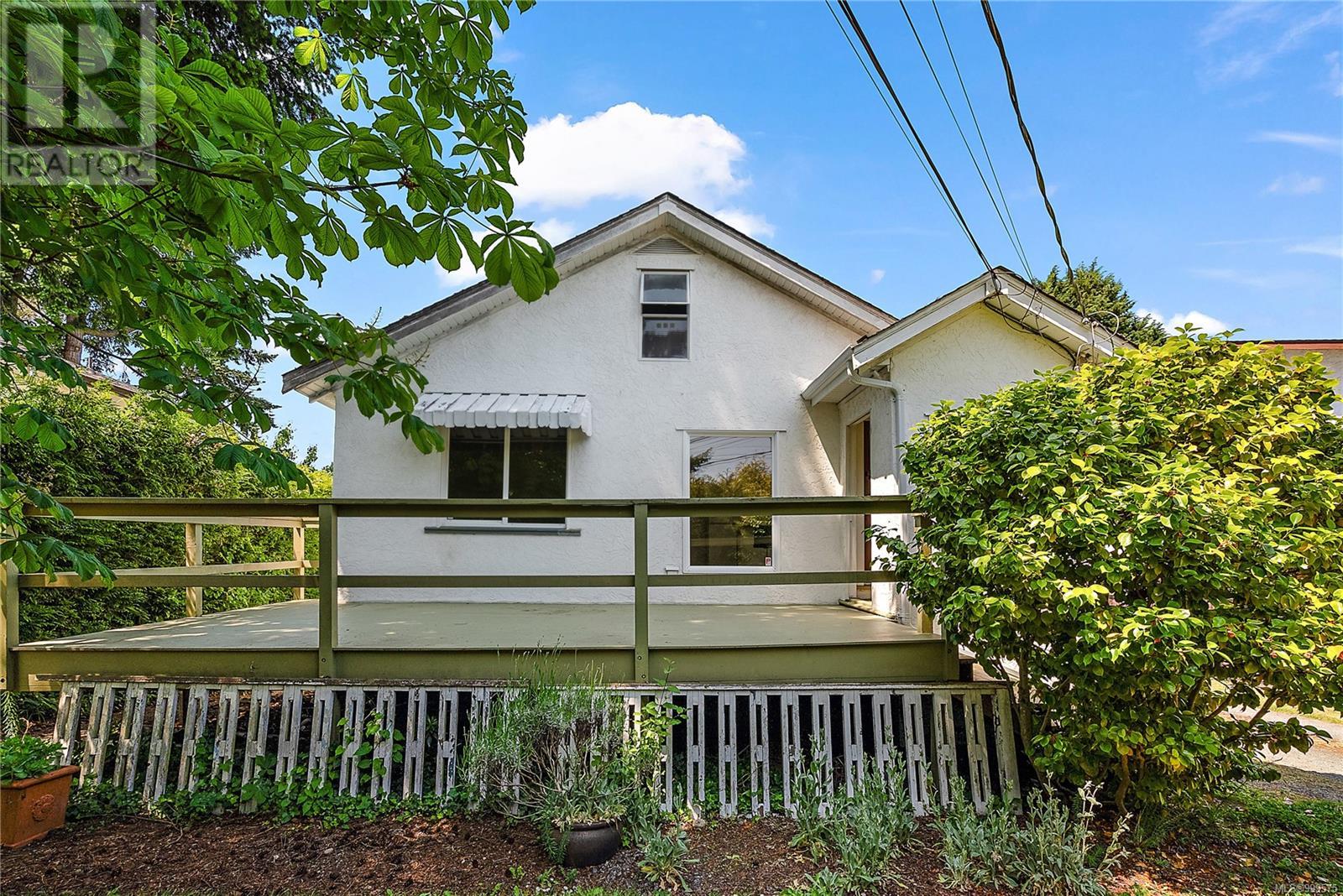 2844 Rockwell Ave