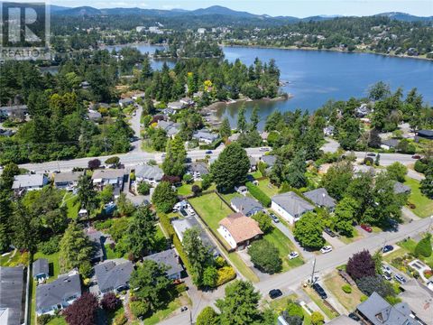 2844 Rockwell Ave Saanich BC V9A2M9