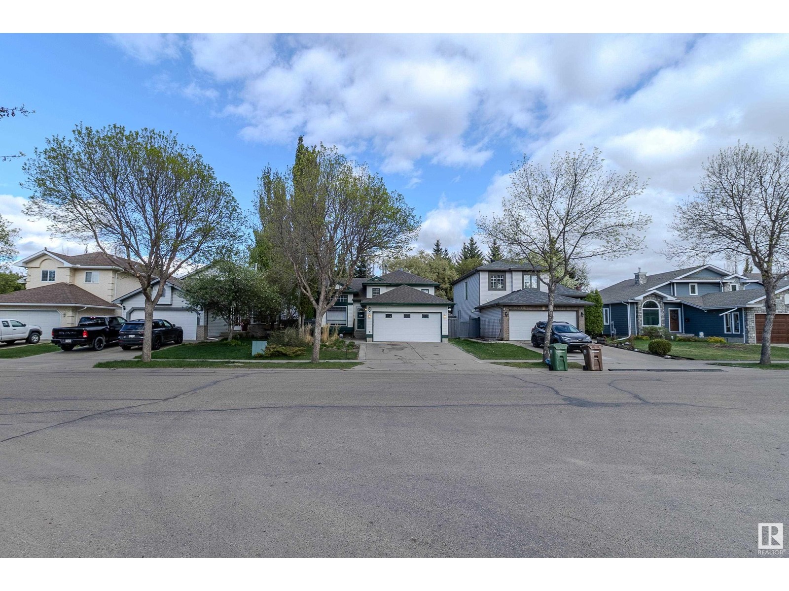 23 Oakmont DR