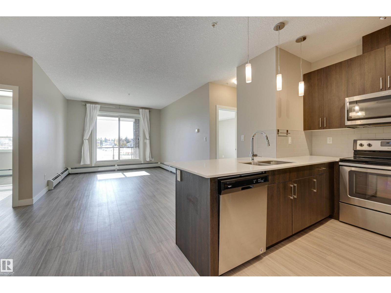 #205 17 COLUMBIA AVENUE