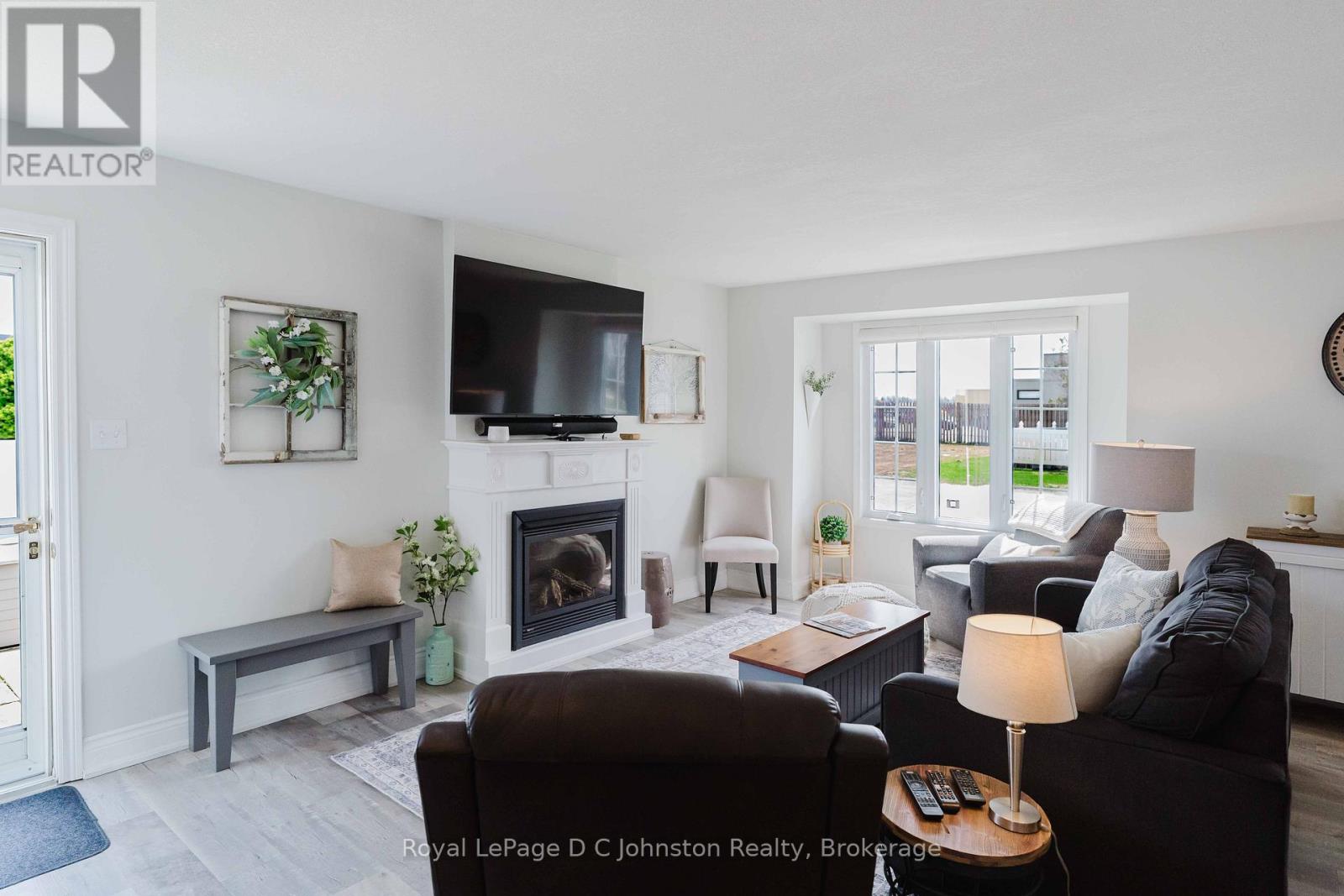 54 - 303 WATERLOO STREET