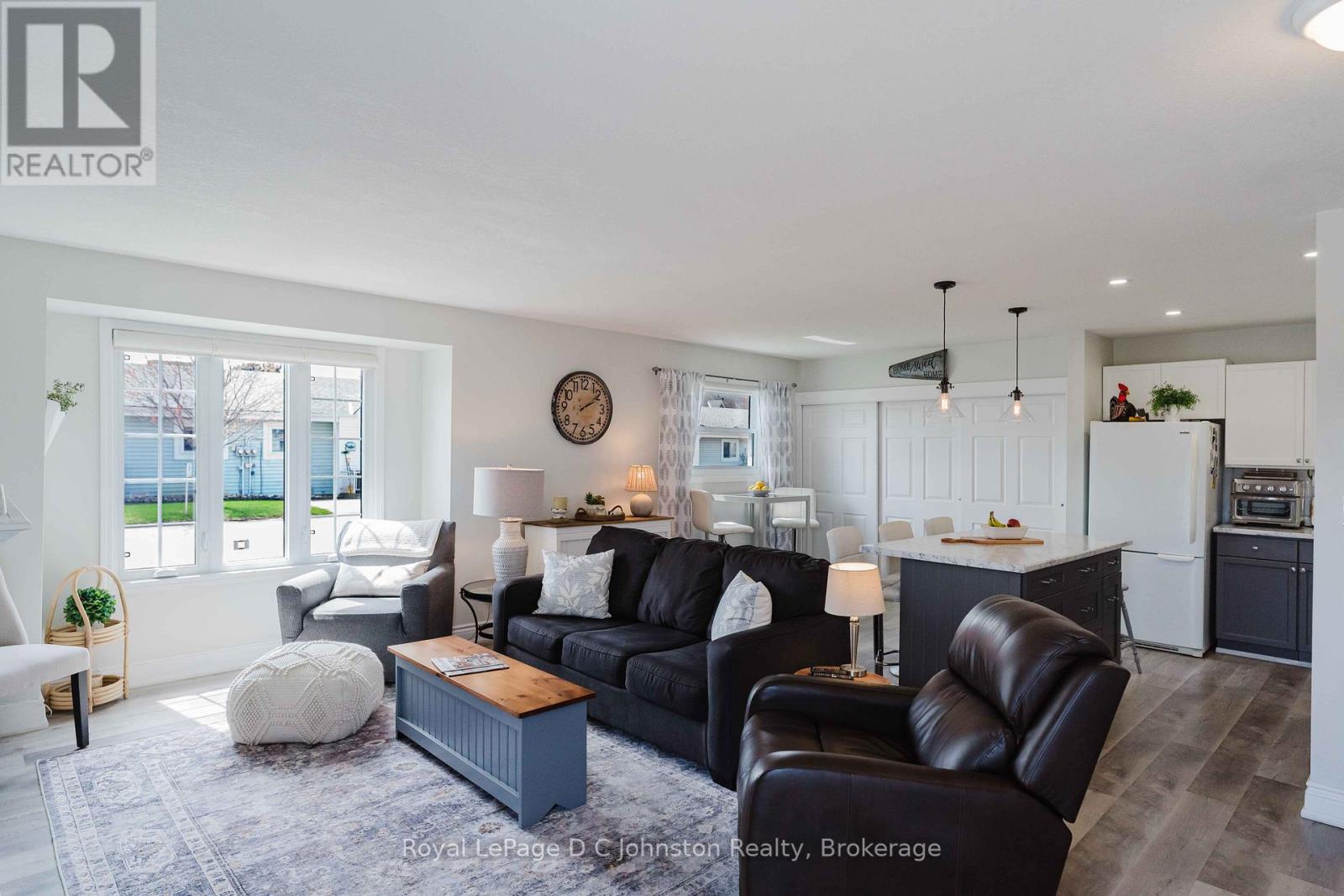 54 - 303 WATERLOO STREET