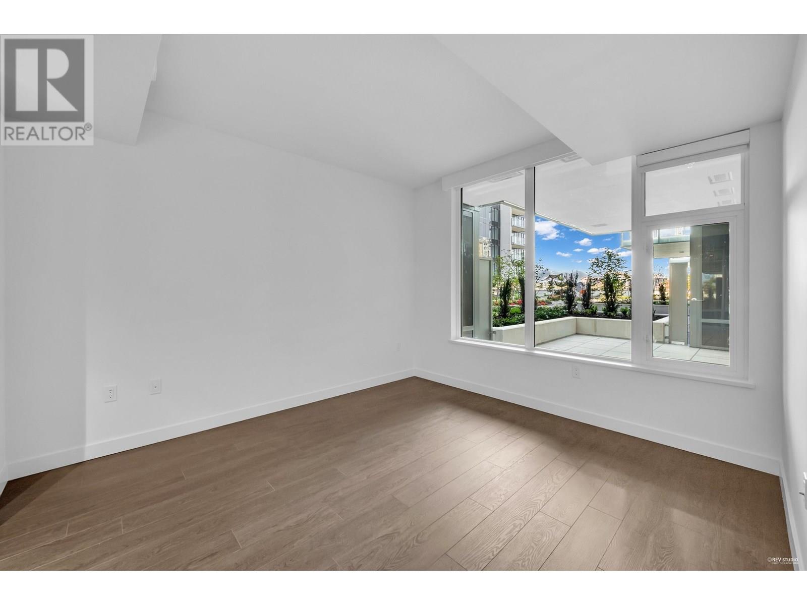416 8611 HAZELBRIDGE WAY