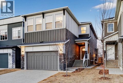 62 Westland Park SW Calgary AB T3H0W1