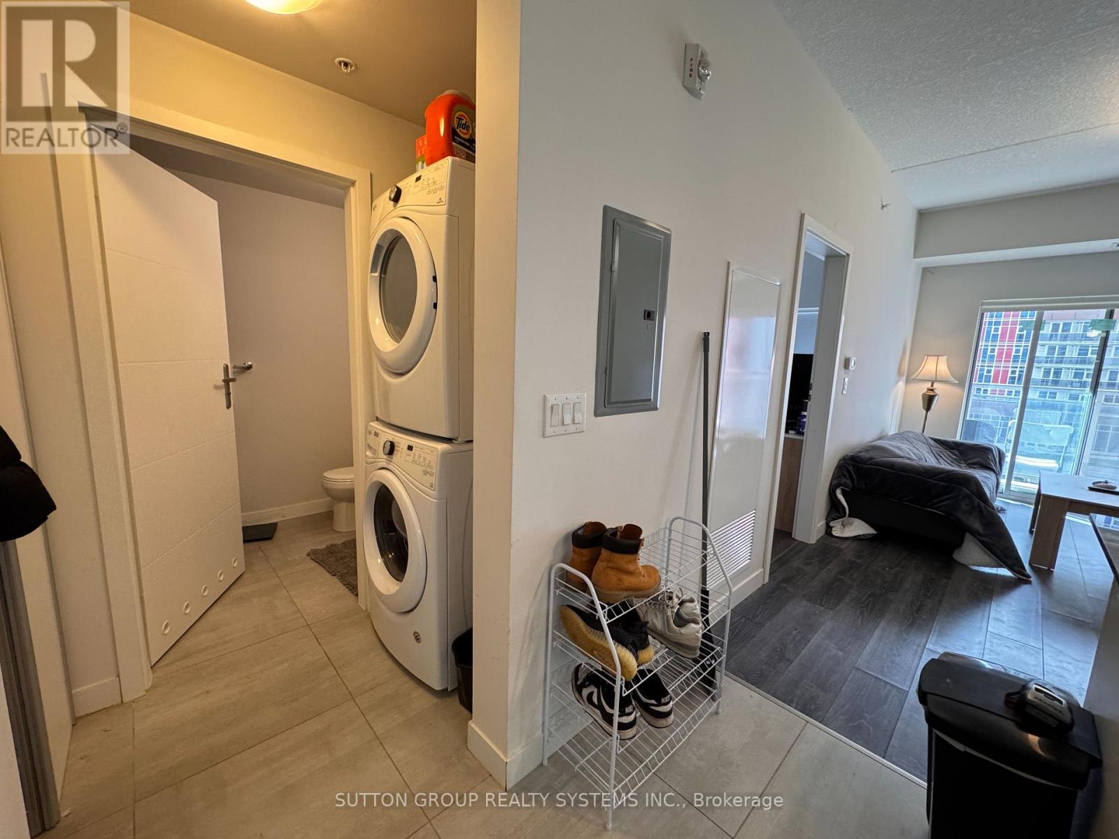 517 - 251 HELMLOCK STREET