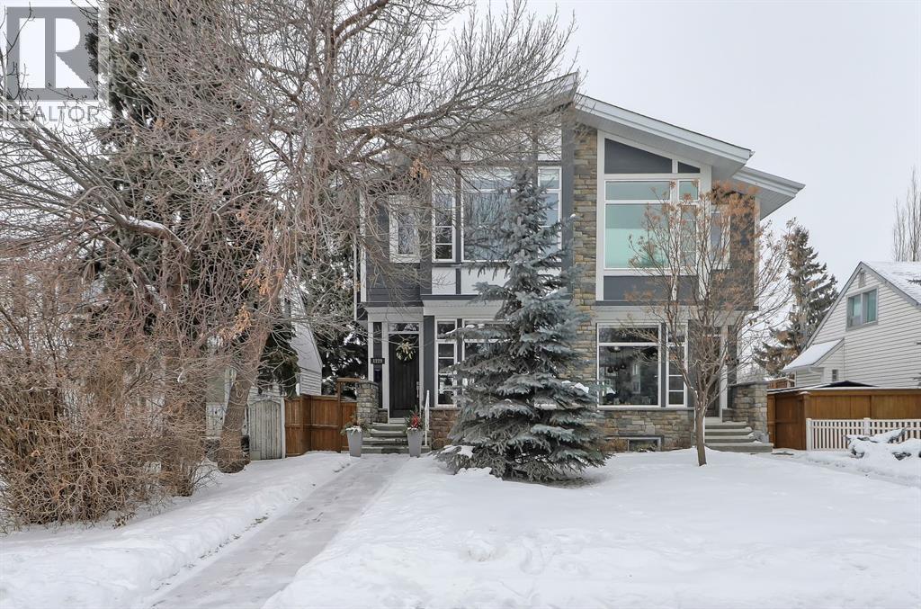 1229 Regal Crescent NE