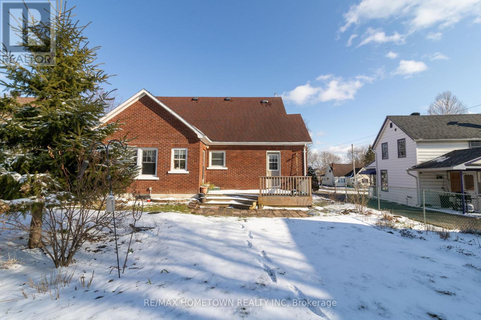 722 DIBBLE STREET W