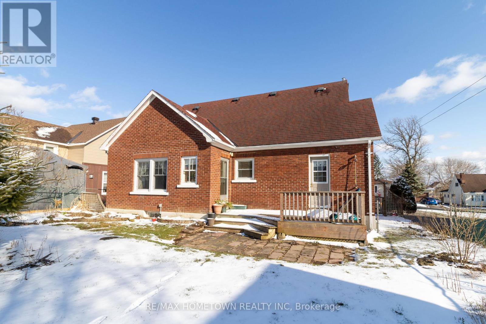 722 DIBBLE STREET W