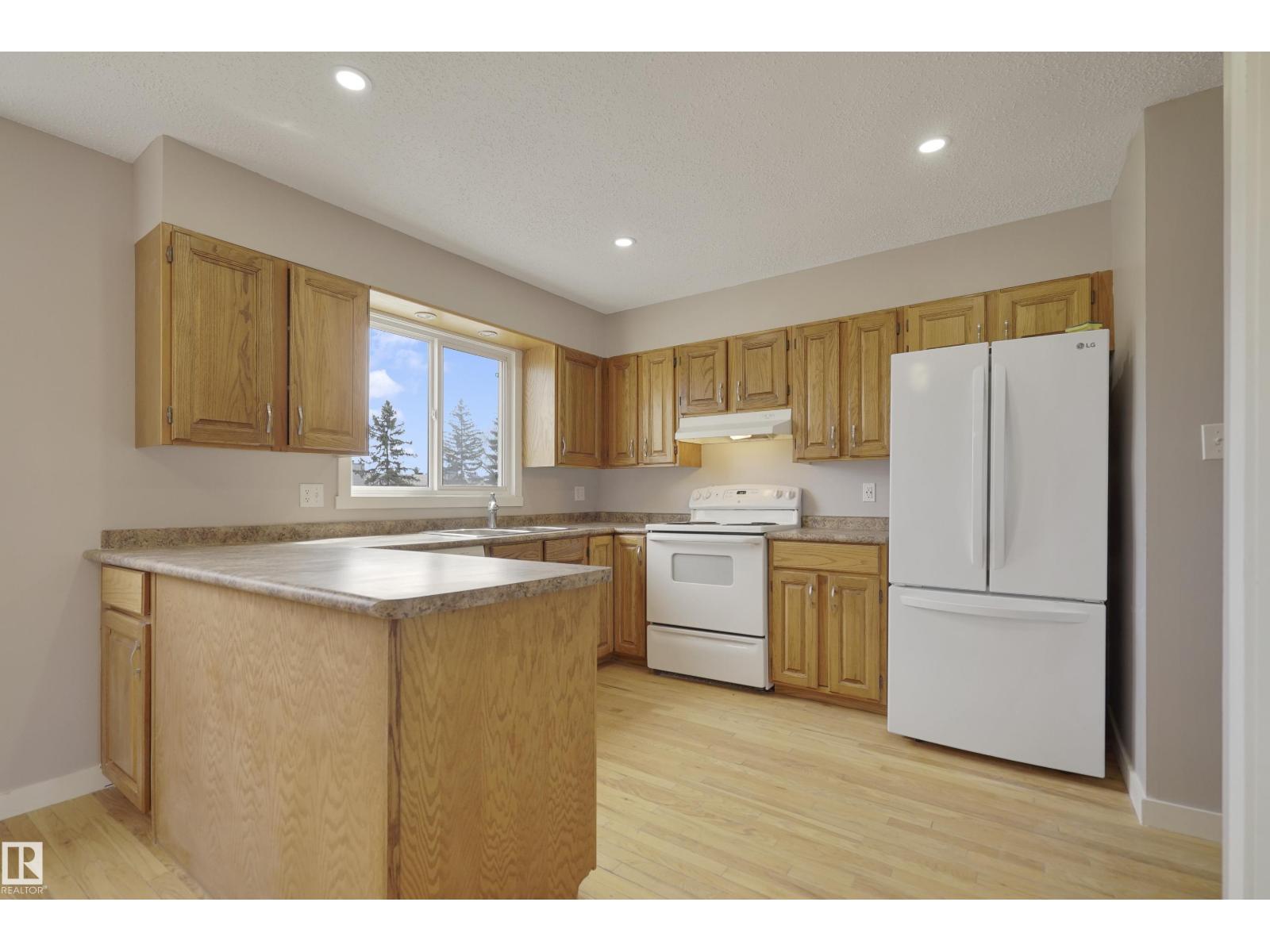 10612 158 AV NW