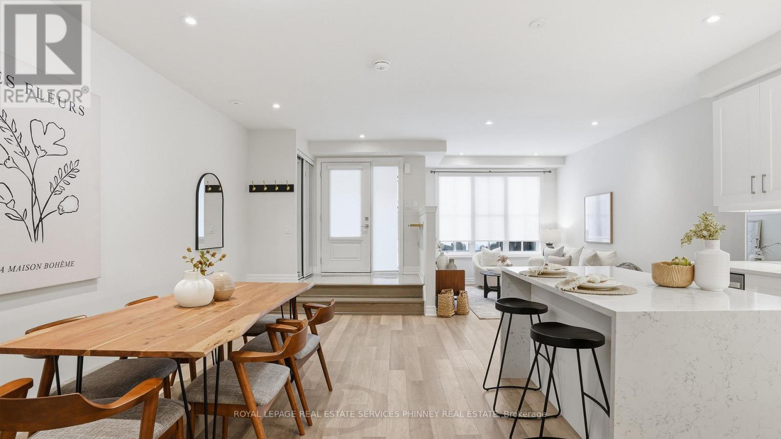 201 - 652 CRICKLEWOOD DRIVE