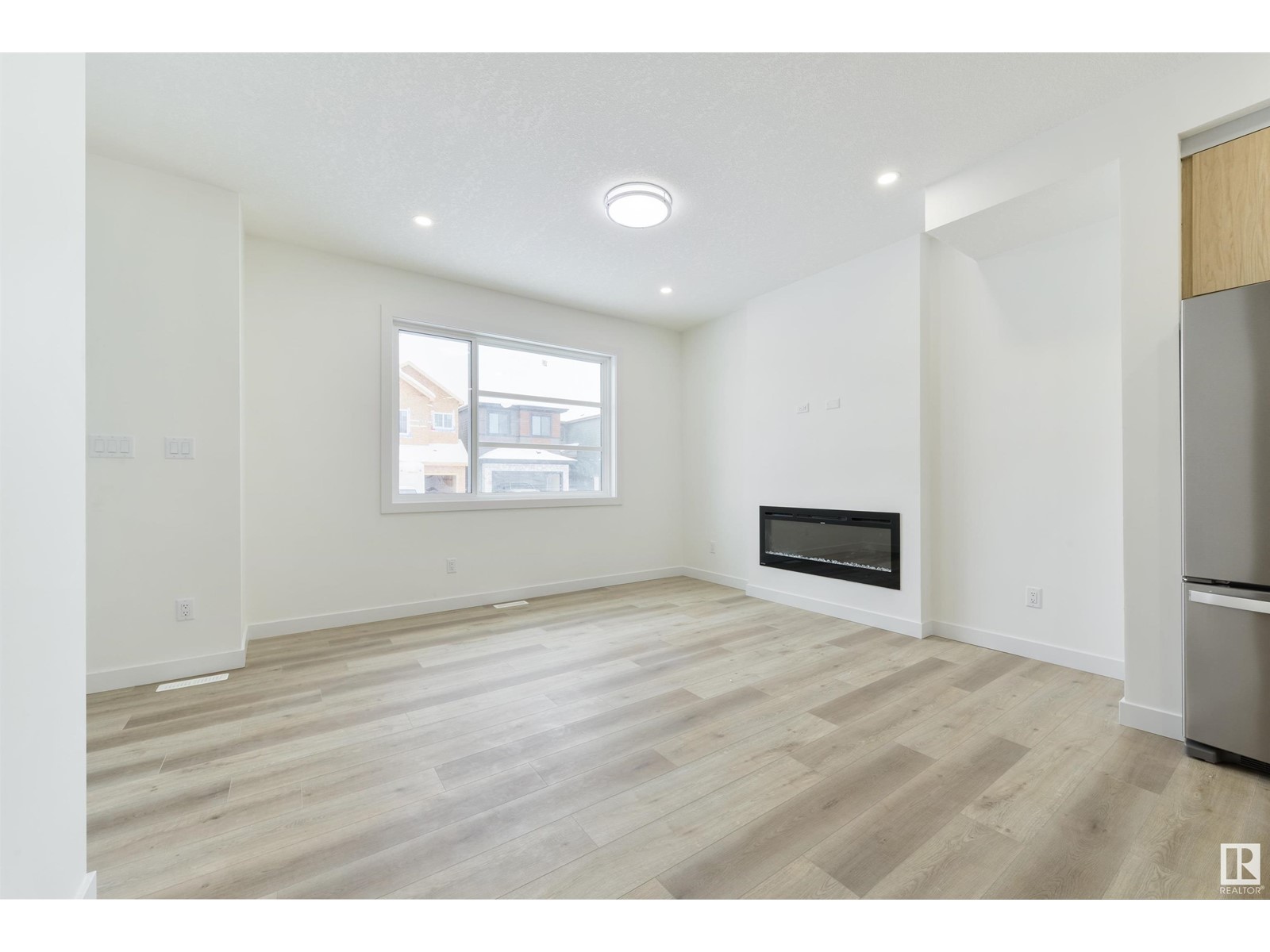 140 28 ST SW