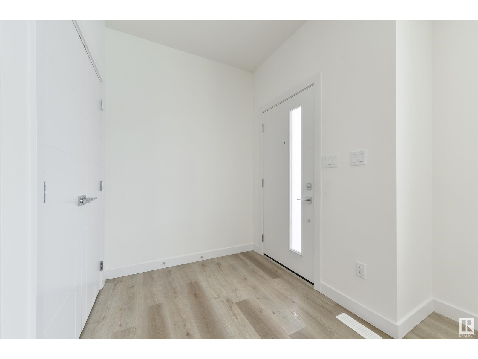 140 28 ST SW