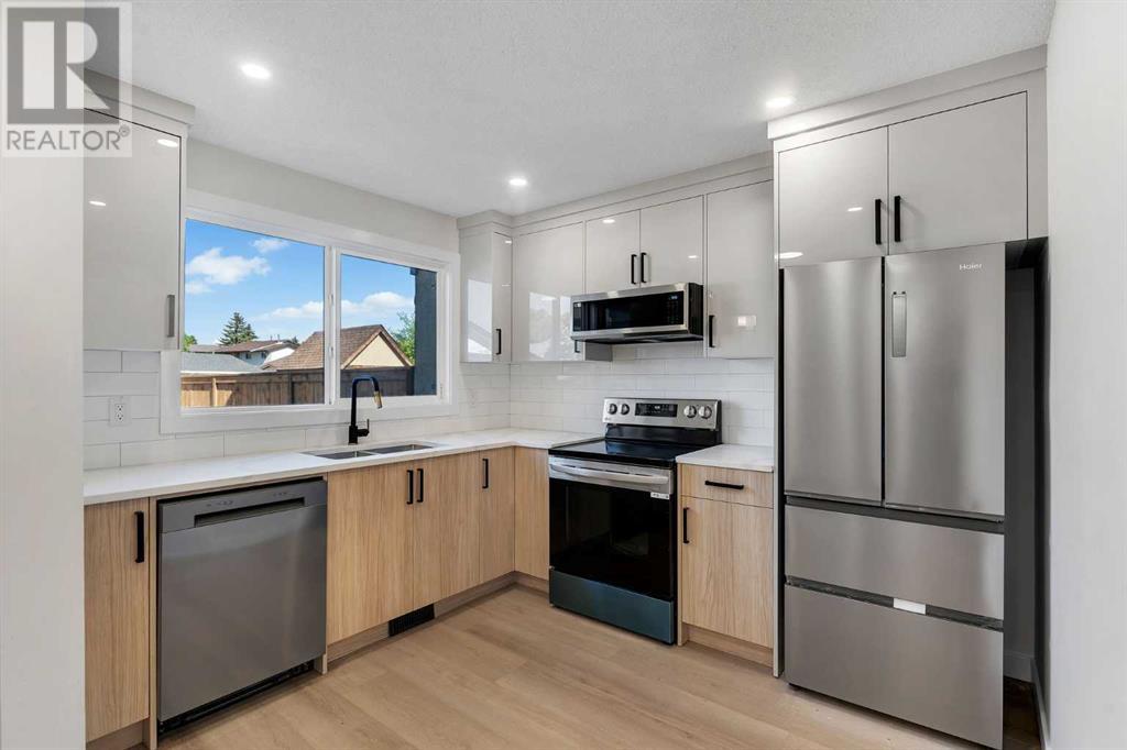 72 Abergale Way NE