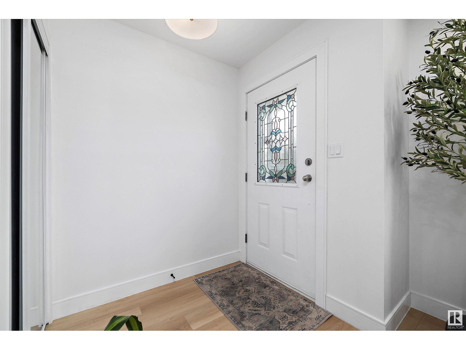 10229/10231 159 ST NW