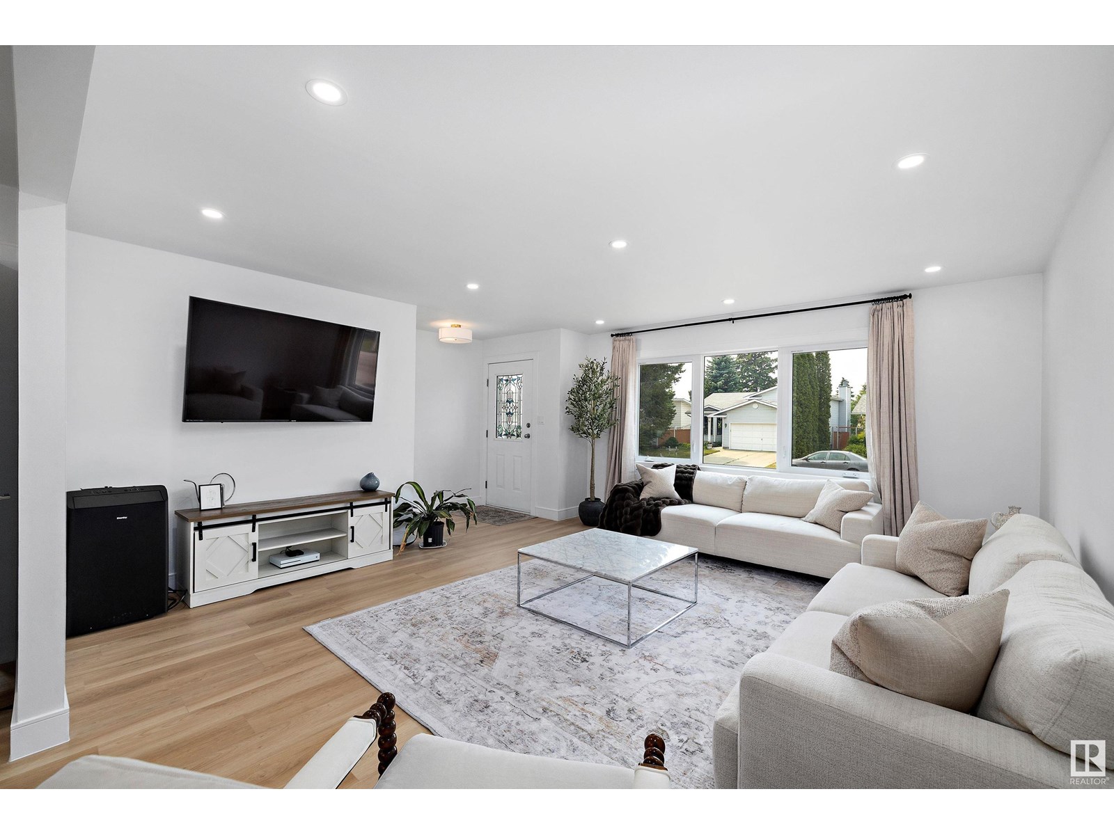 10229/10231 159 ST NW