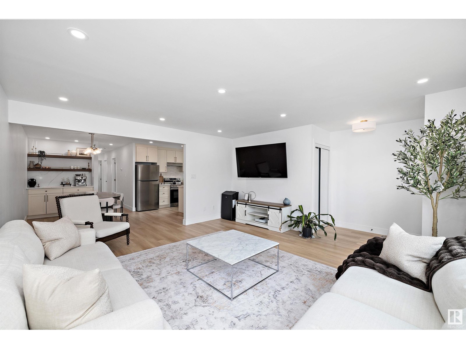 10229/10231 159 ST NW