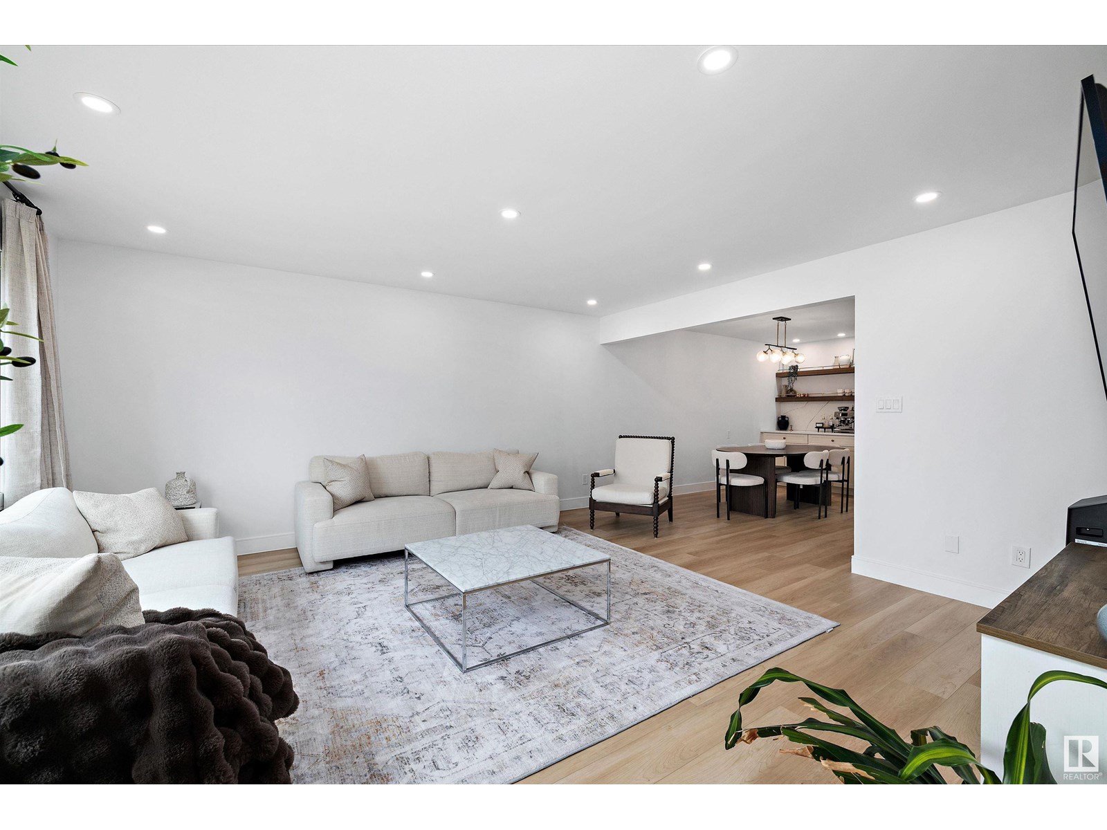 10229/10231 159 ST NW