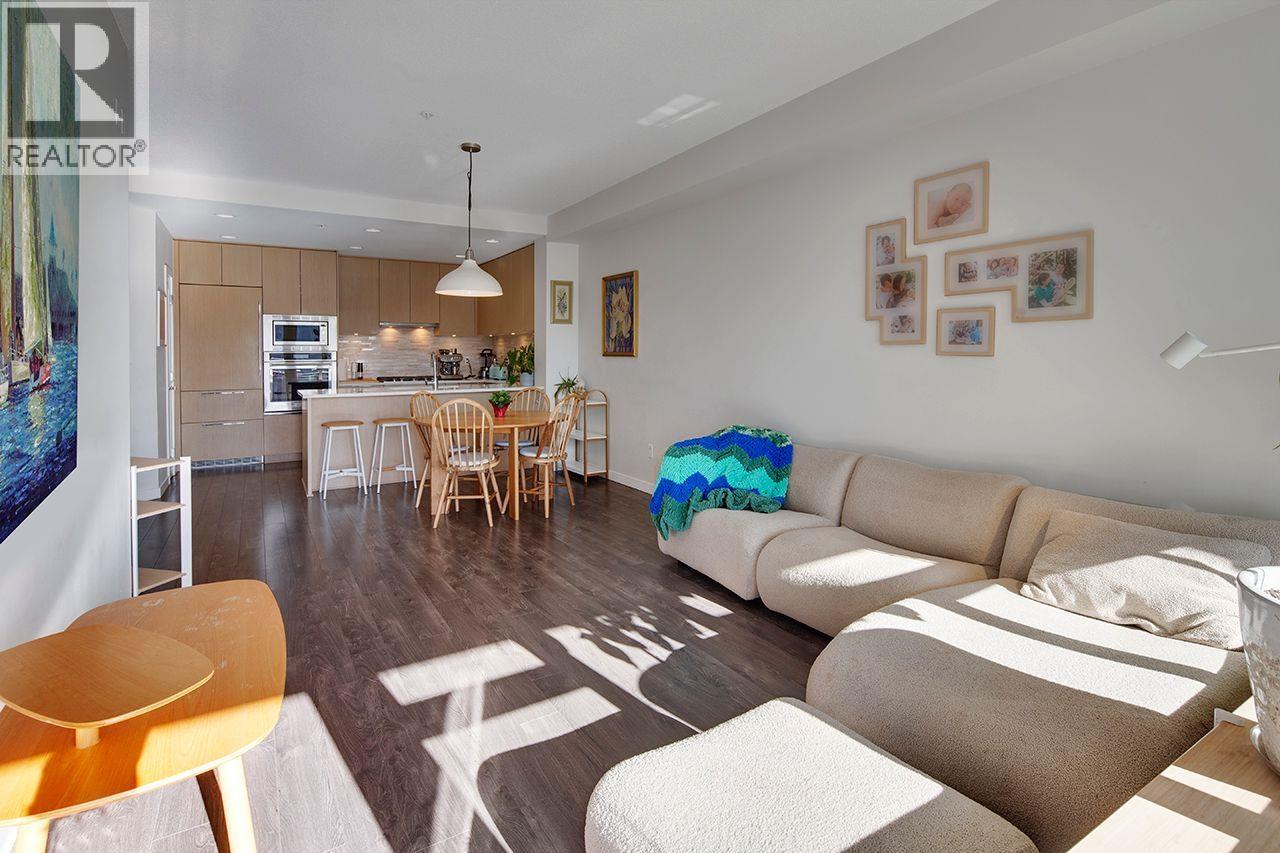 207 3825 CATES LANDING WAY