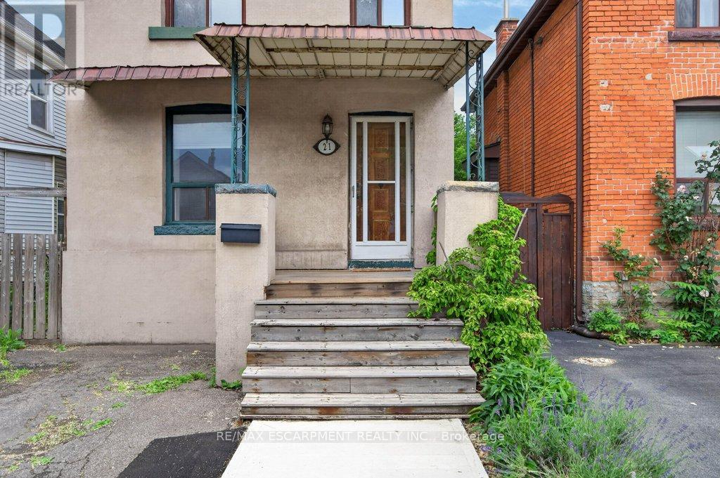 21 EAST BEND AVENUE N