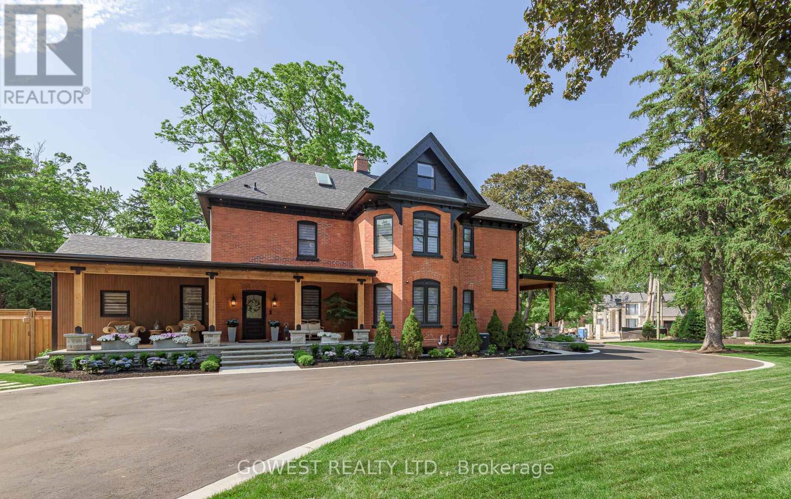 376 CHARTWELL ROAD