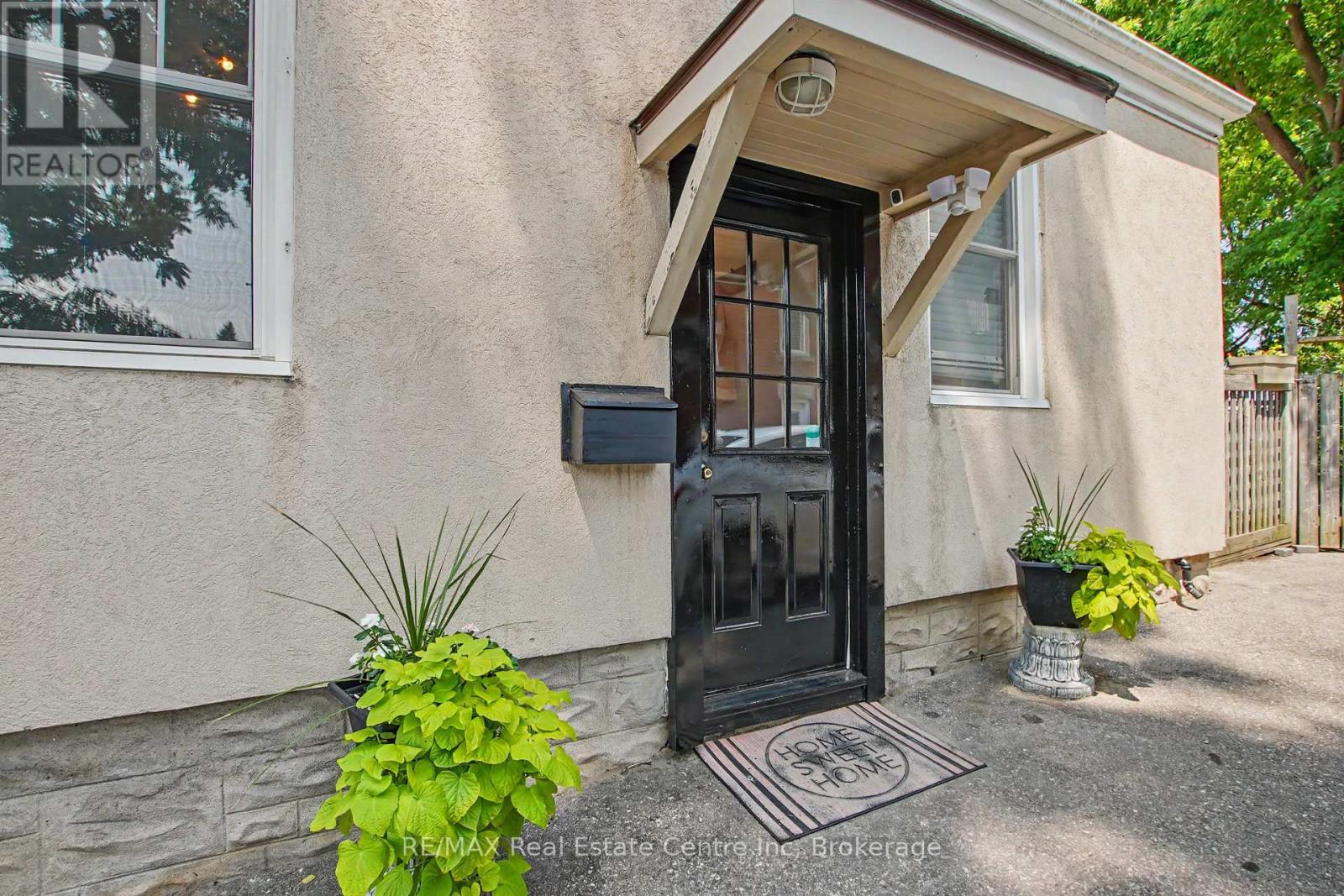 15 ELGIN STREET N