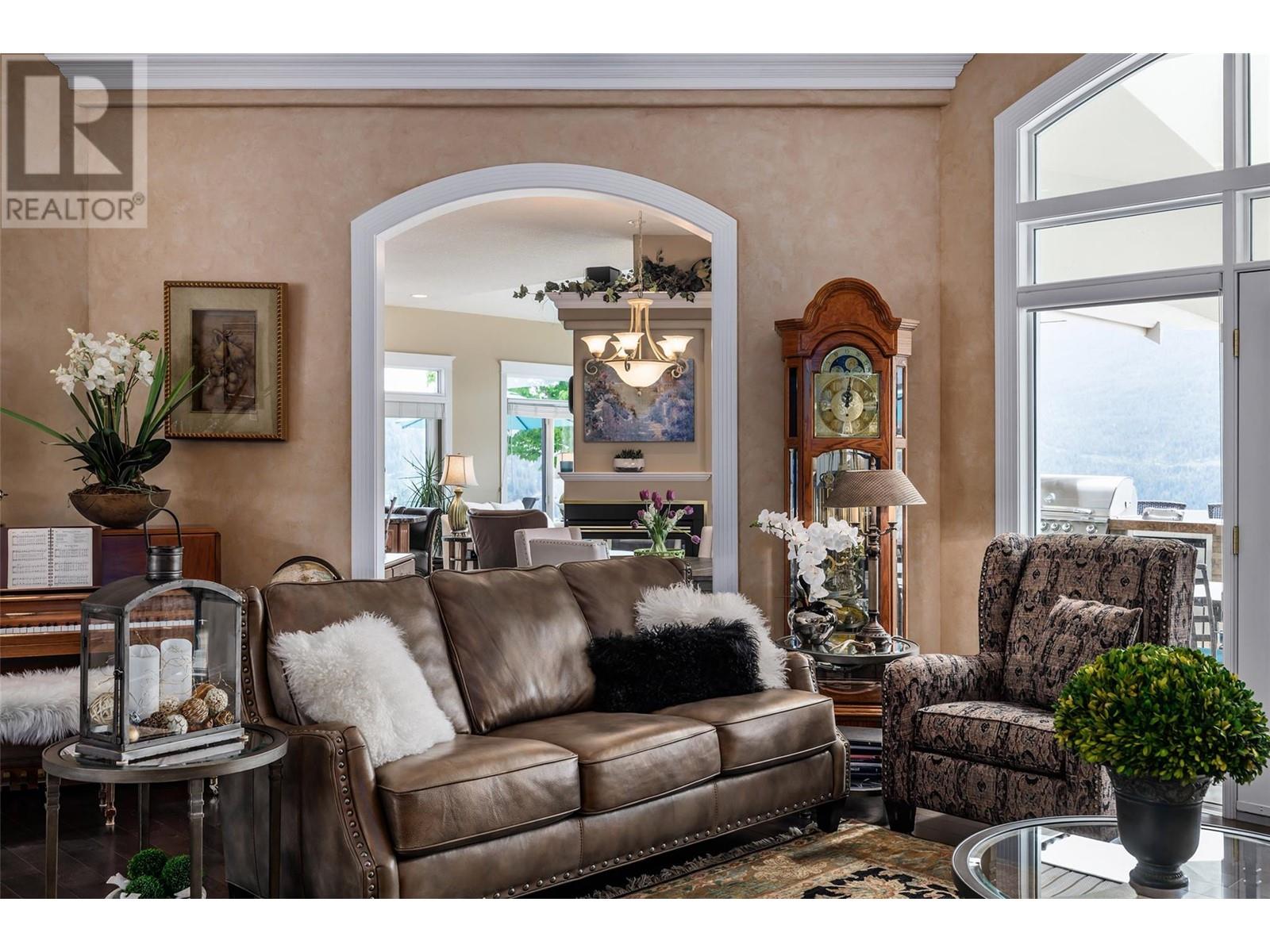 315 Kalamalka Lakeview Drive Unit# 1