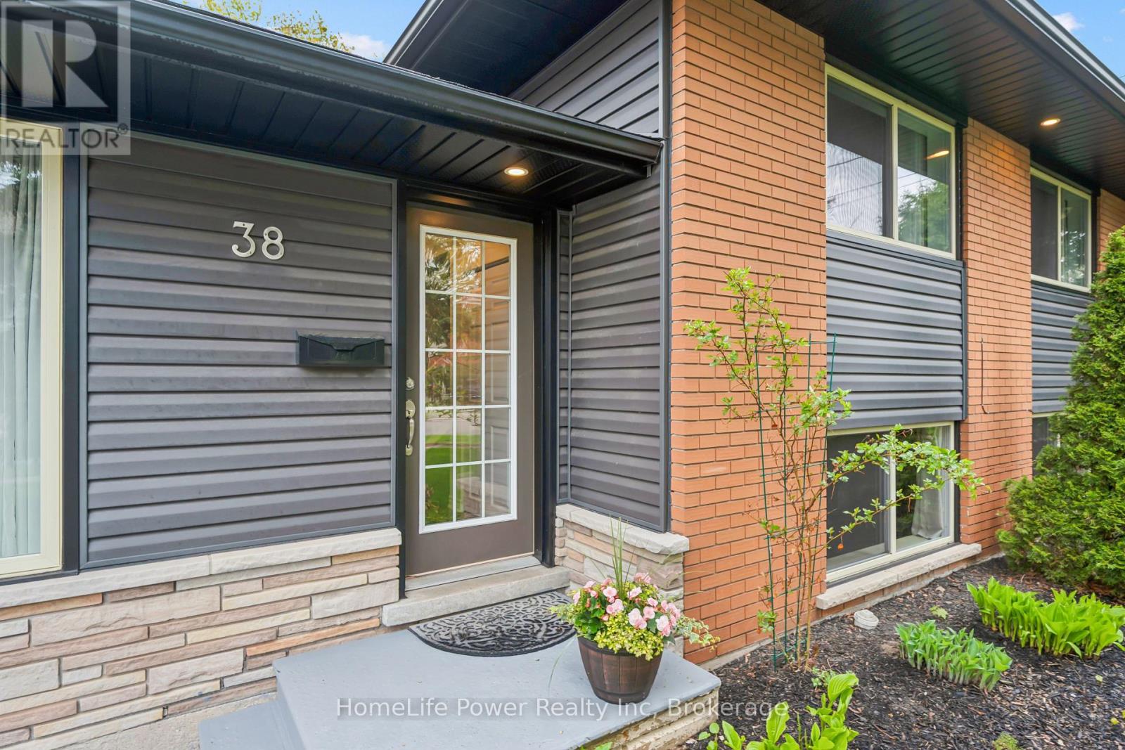 38 BALMORAL DRIVE