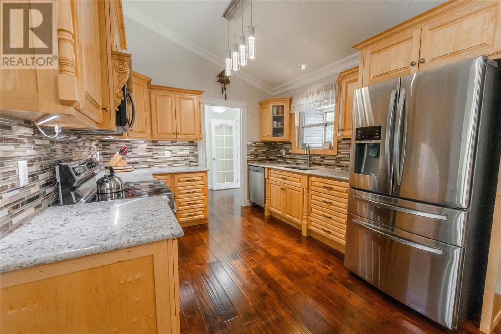 16 Lakeview Crescent