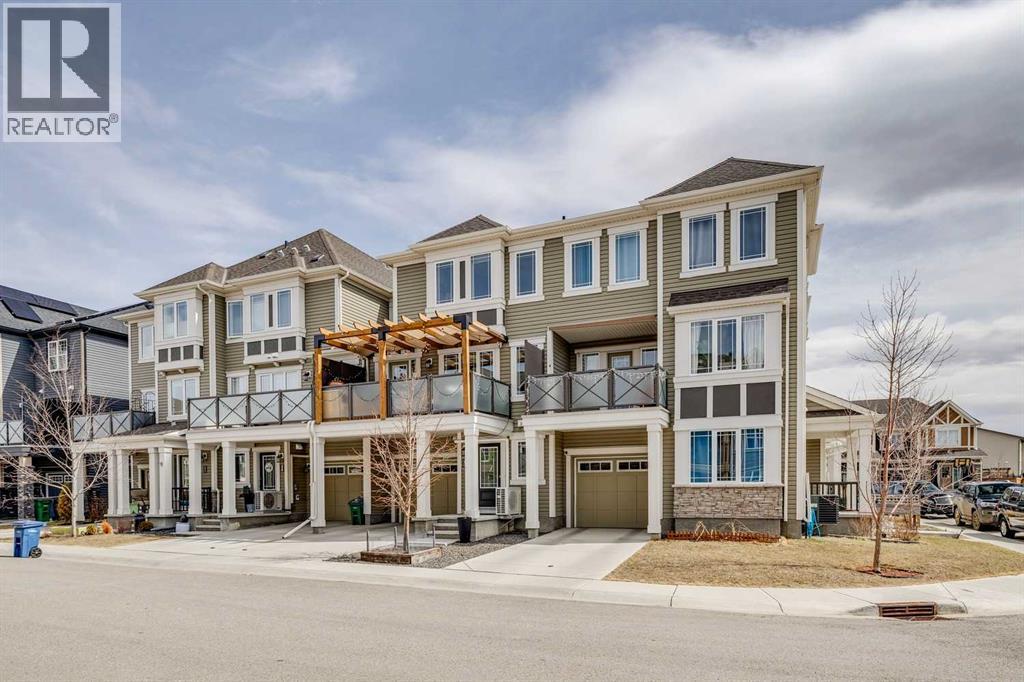 230 Hillcrest Gardens SW