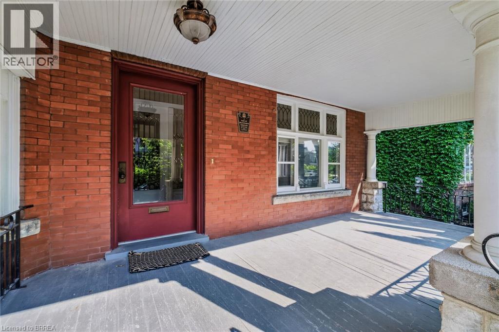 58 LORNE Crescent