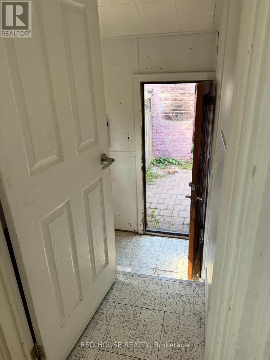 LOWER - 22 BIRCHLEA AVENUE