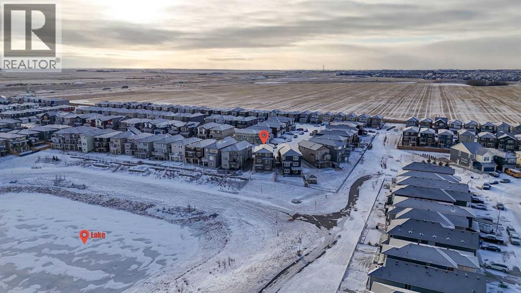 47 Corner Meadows Row NE