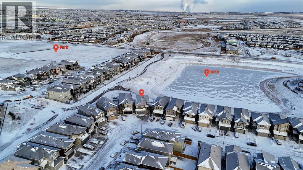 47 Corner Meadows Row NE