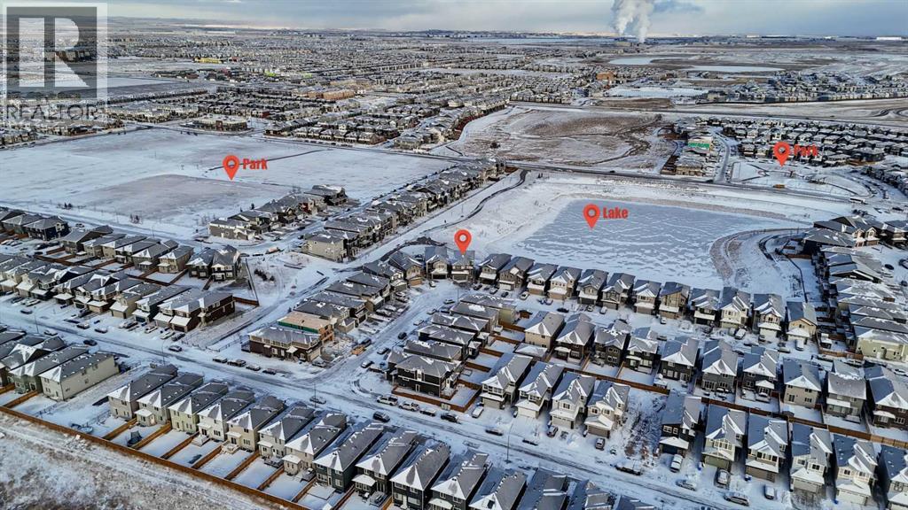 47 Corner Meadows Row NE