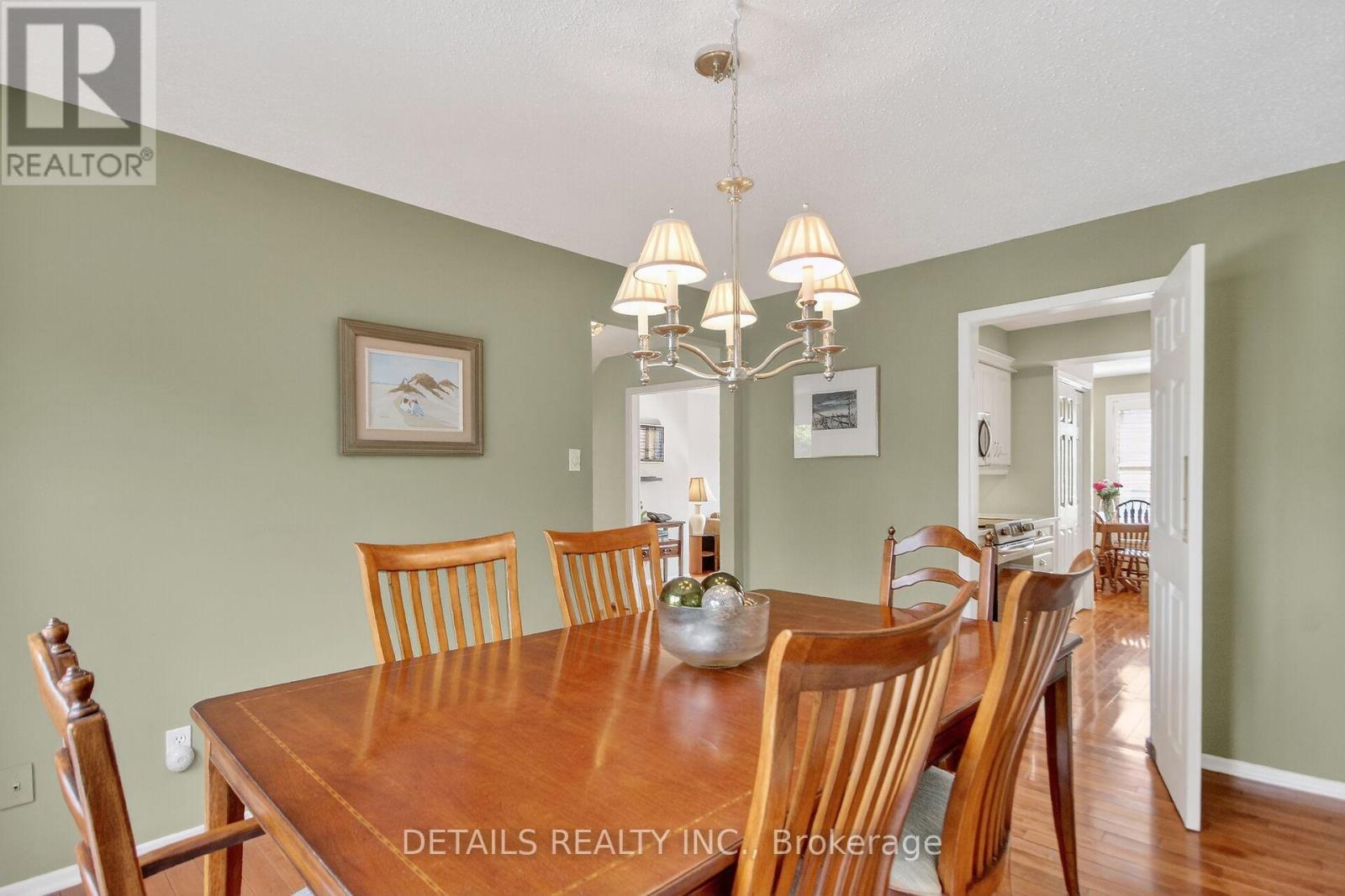 37 GILLESPIE CRESCENT N