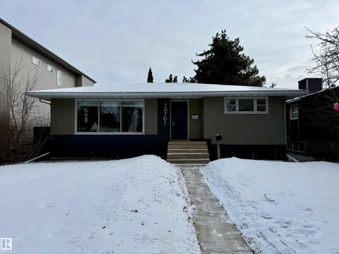 10707 129 ST NW Edmonton AB T5N1Y2