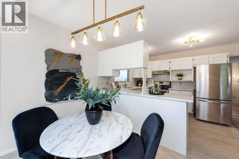 47 Hawkstone Drive NW Calgary AB T3G2X3