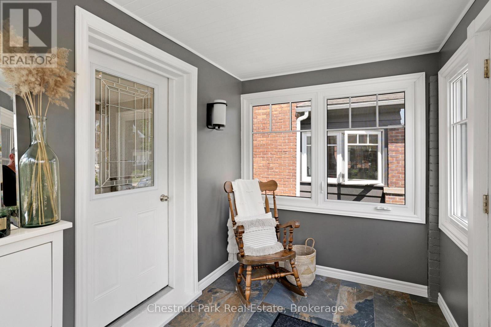 1208 3RD AVENUE A W