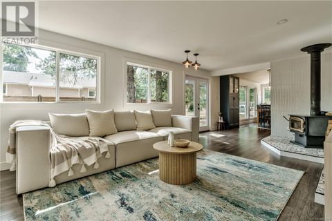 2965 Leon Rd Qualicum Beach BC V9K2A2