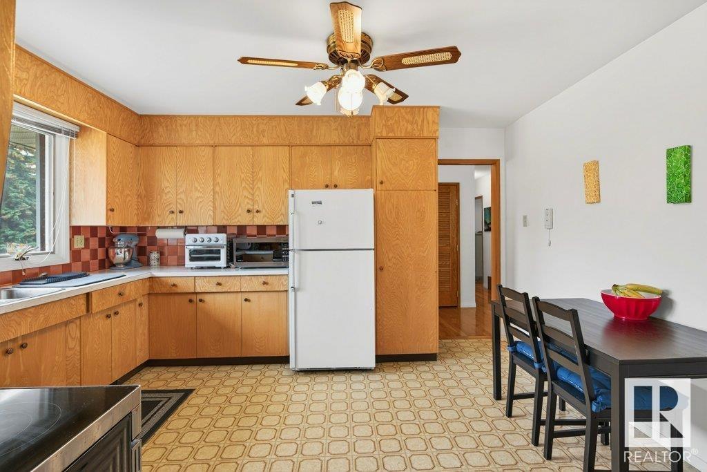 8623 137 ST NW