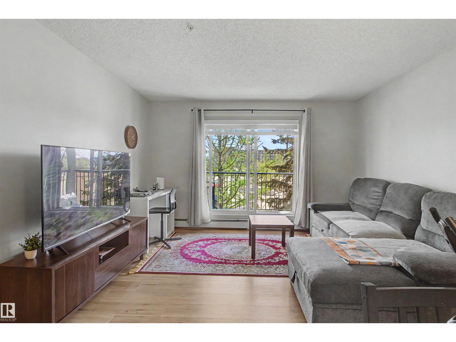 #204 309 CLAREVIEW STATION DR NW