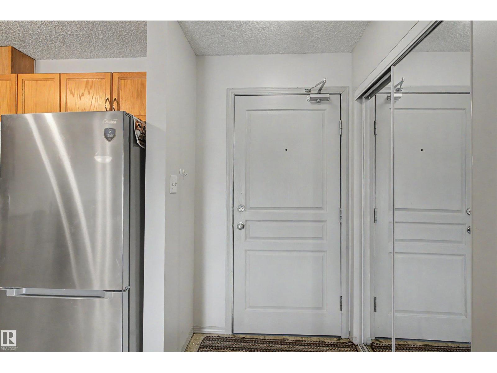 #204 309 CLAREVIEW STATION DR NW