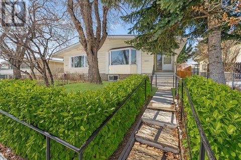 7523 Huntervalley Road NW Calgary AB T2K4K9